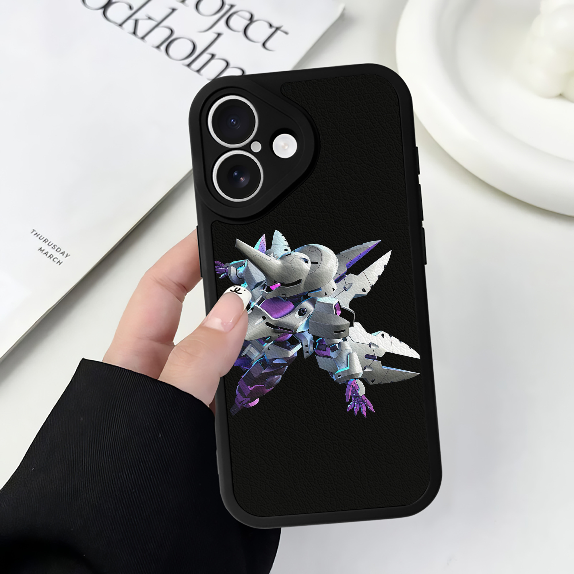（画像用） 機動戦士ガンダム Mobile Suit Gundam 【iPhone 16シリーズ対応】シリコンスマホケース（レザー調） 材質：シリコン